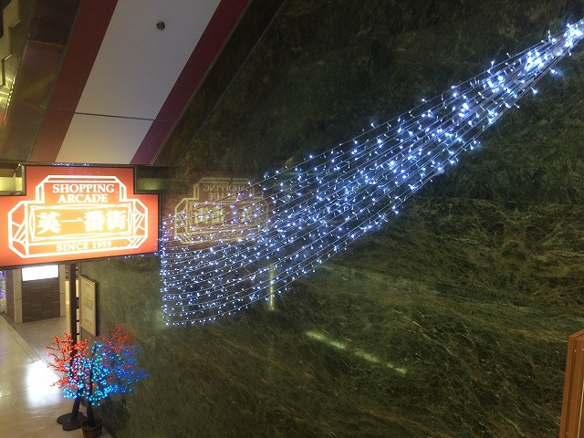 シルクセンターにイルミネーション飾りました